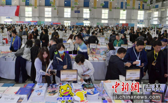 �ڶ��Ö|���D�����ײ��[��(hu��)��5��15�����L(zh��ng)���_Ļ ����/�z