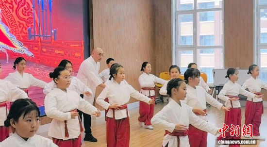 �����݆Tʷ����(qu��n)���ڽoС�W(xu��)�������n����ʯ���� �z