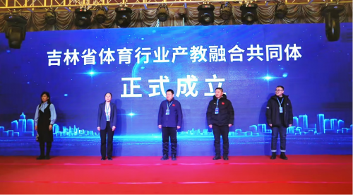 ���(sh��)����У�L(zh��ng)(�Ҷ�)������ϯ��ͬ�w����(d��ng)�xʽ��Ӱ