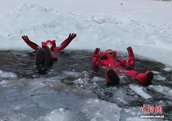 2��5�գ�����ʡ�L������һ헪��صı����Ŀ���������ο�ǰ���w򞡣�ڇ�������������c��������Ŀ�ļtɫ�����b������ȻƯ���ڱ���֮�������܄e�µı�ѩ��Ȥ�������� �z