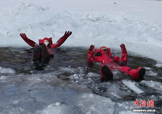 2��5��������ʡ�L������һ�(xi��ng)��(d��)�صı����(xi��ng)Ŀ���������ο�ǰ���w�(y��n)���ڇ�(y��n)������������c��������Ŀ�ļtɫ�����b�䣬��ȻƯ���ڱ���֮�������܄e�µı�ѩ��Ȥ�������� �z