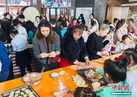 3��8�������ְ��D�����_˹�ο��w�(y��n)��������w���� �z