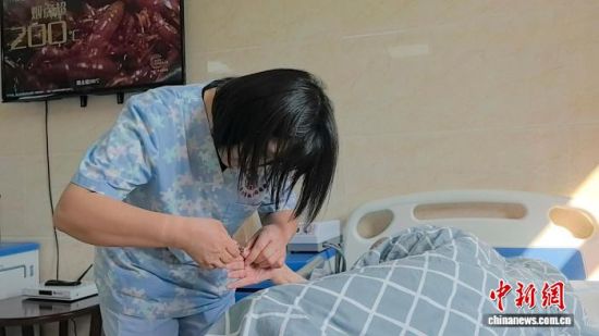 ���������ڽo���˼�ָ����ʯ���� �z