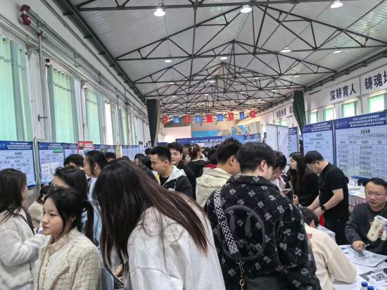 �p�x��(hu��)�F(xi��n)��(ch��ng)��У���I(y��)���j(lu��)�[���^ ���D�hί������/���D